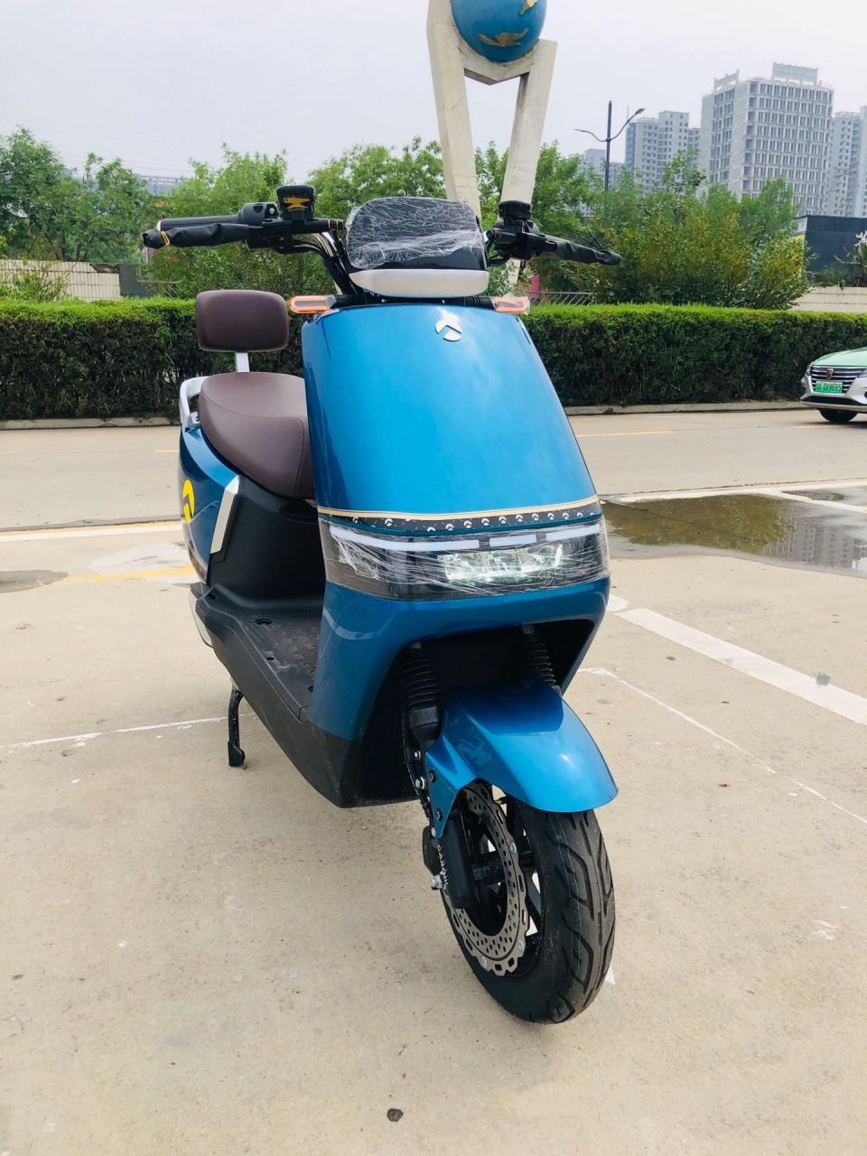 2200转金箭电动车r330,手续齐全,超长续航,72v20a,原价4000多用了一年