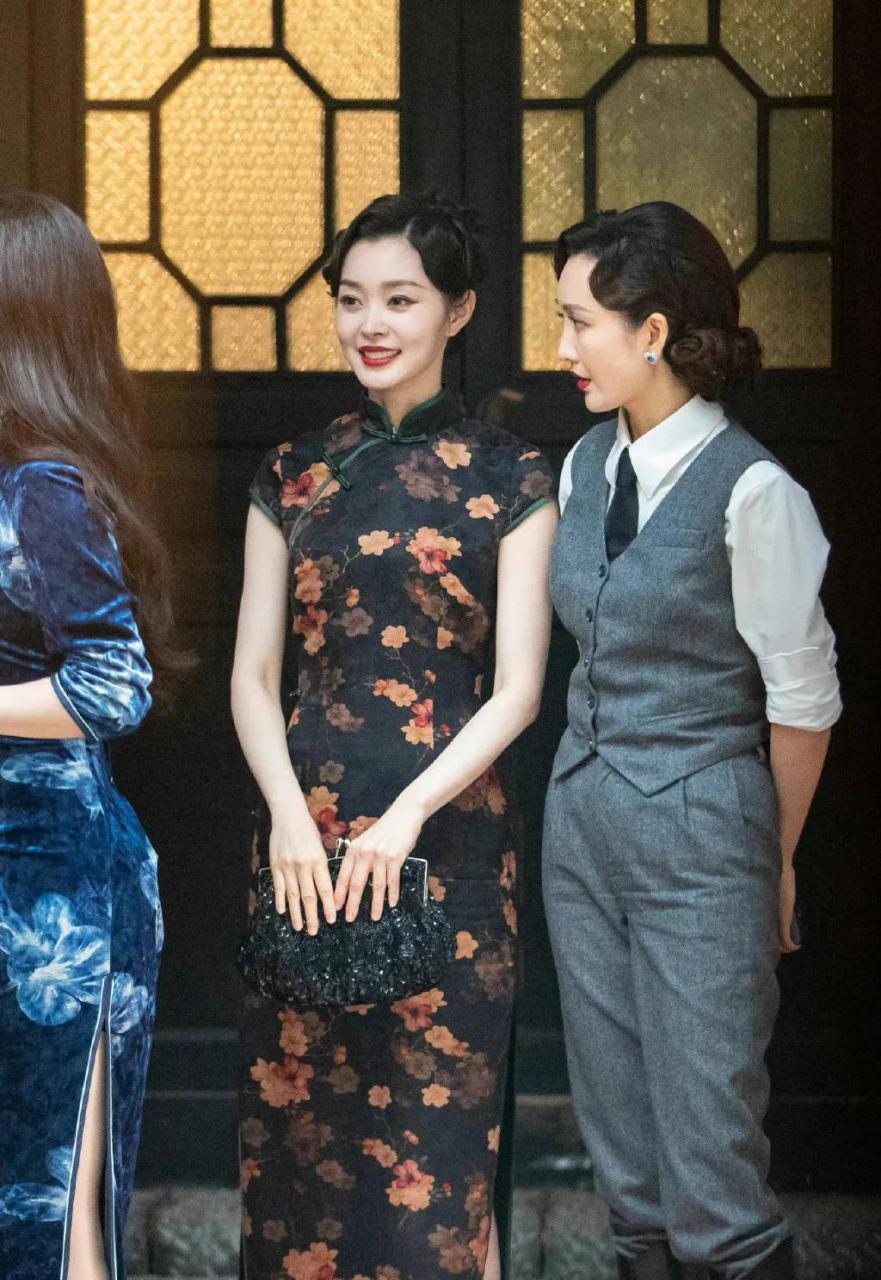 要说穿旗袍还是宋轶最妖娆,但王鸥这好身材,第3张,穿旗袍那个吠型