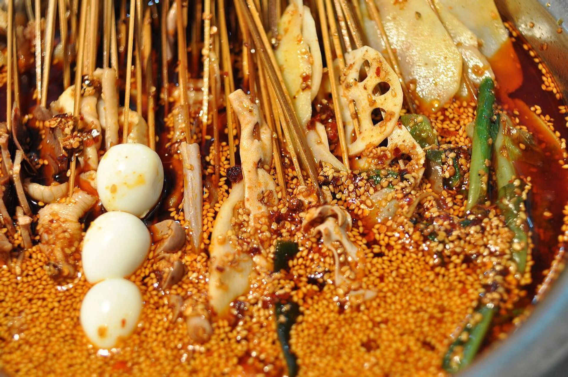 巨巨巨好吃乐山冷串串制作 制作方法: 准备好喜爱的肉,蔬菜切块穿串