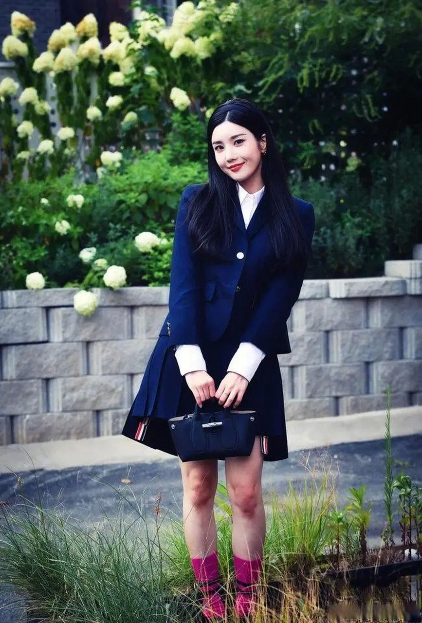 权恩妃感染新冠#izone前成员权恩妃被确症感染新冠,但目前身体没有太