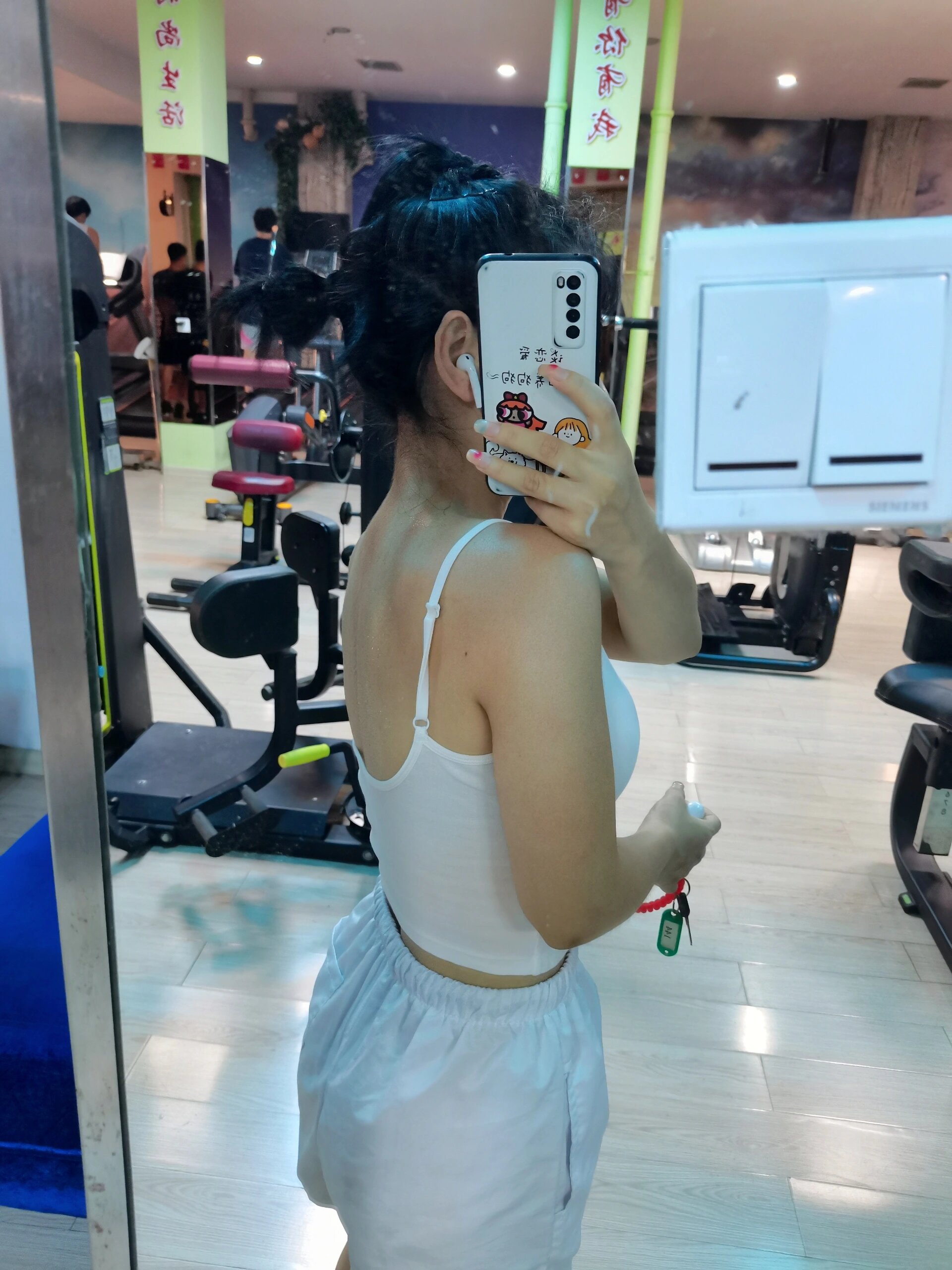 演员脸不出汗(明星脸上为什么没有汗毛) 演员脸不出汗(明星脸上为什么没有汗毛)（明星脸上为什么没有毛孔） 演员资讯