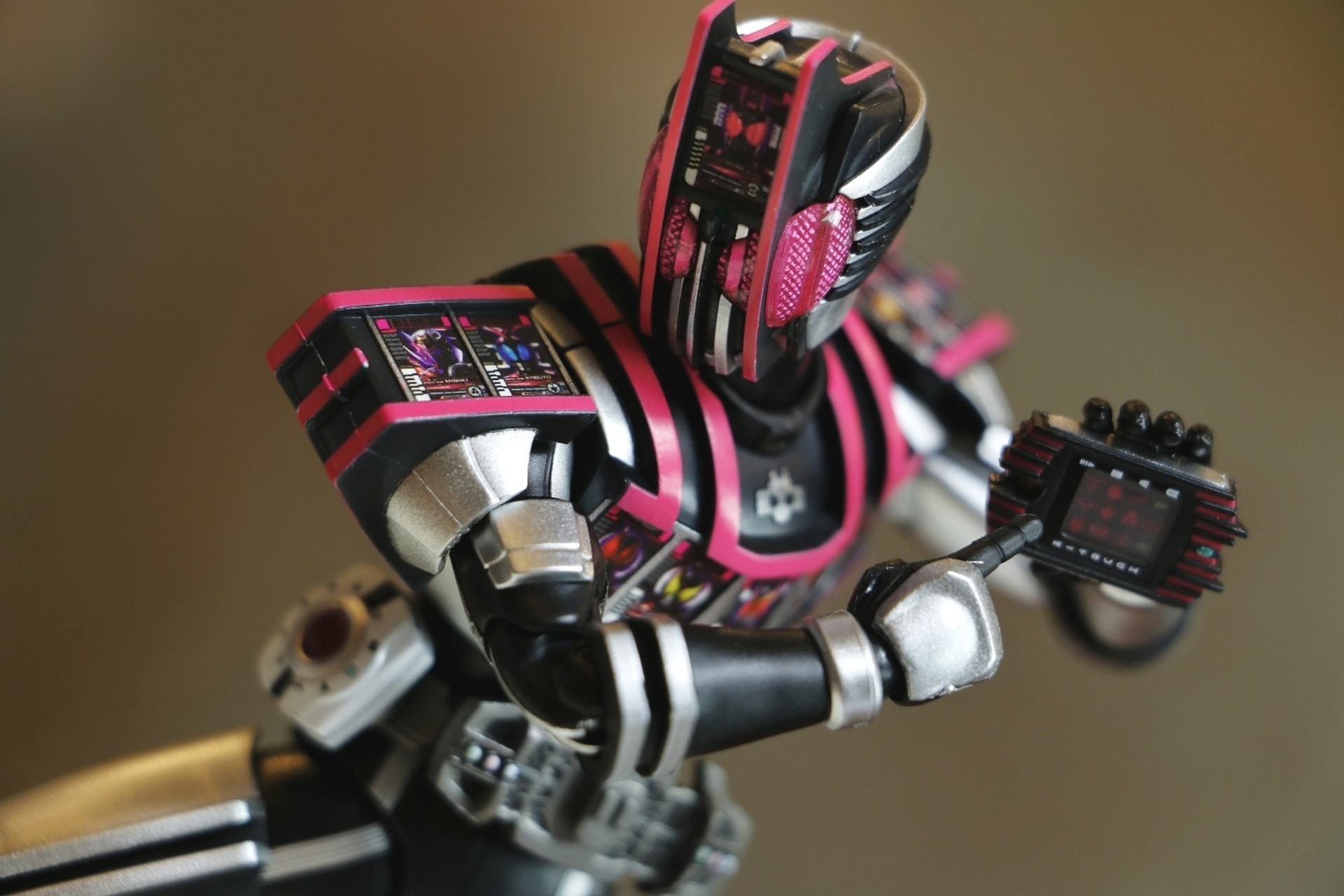 昨天到货的王剑shf 真骨雕decade神主牌开箱 #假面骑士