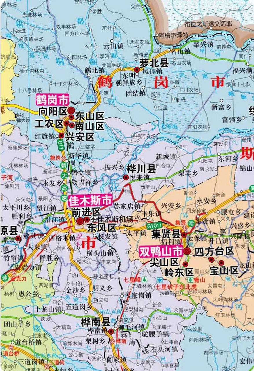 去鹤岗的公路铁路也大多要经过佳木斯,在黑龙江东北部,佳木斯是最大的