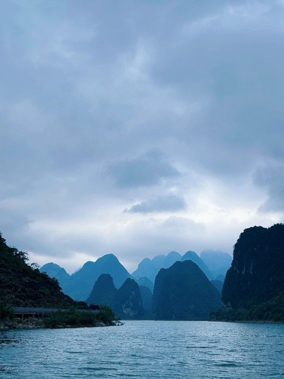 广西百色) p1 大码头 p2-p3:百色浩坤湖 	 p4-p10: 百色澄碧湖风景区