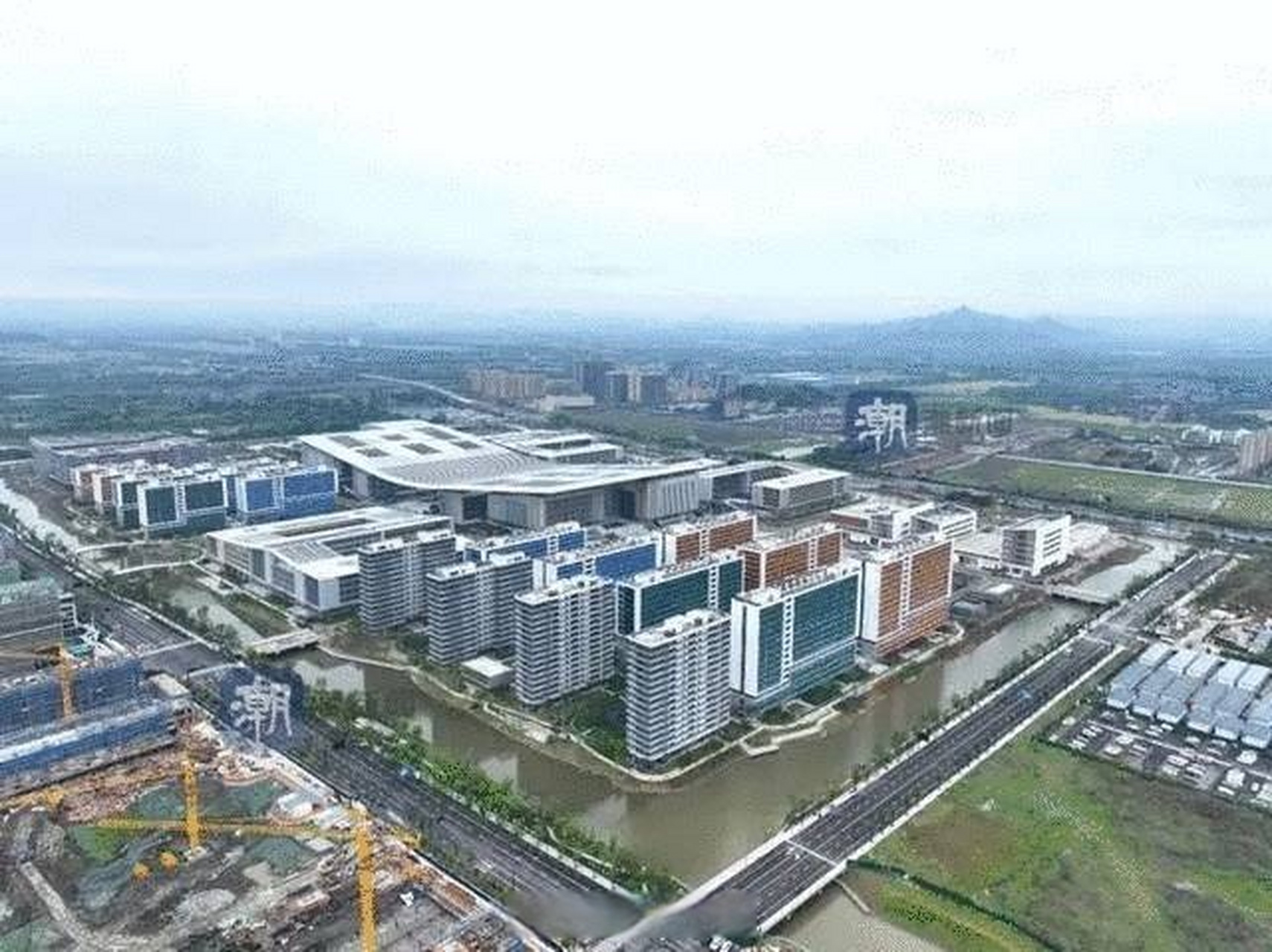 北京航空航天大学中法航空学院研究院揭牌暨校园启用仪式在杭州举行