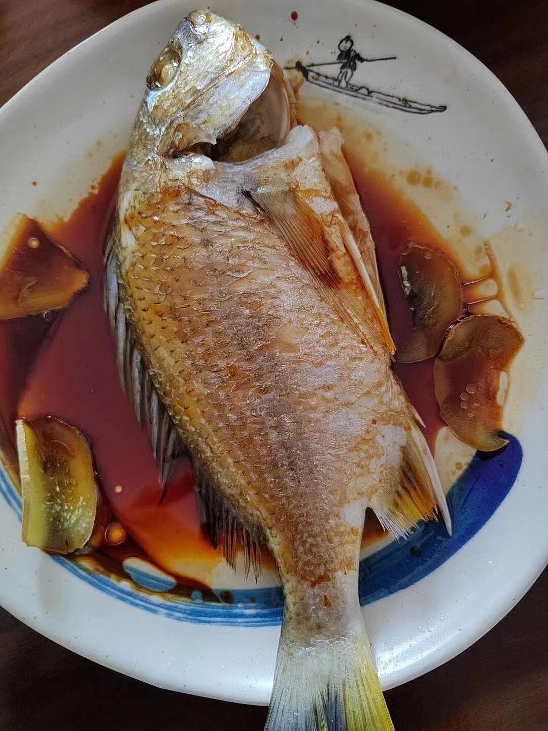 98黄翅鱼营养丰富,富含蛋白质,脂肪,牛磺酸,氨基酸,灰分等,能提供