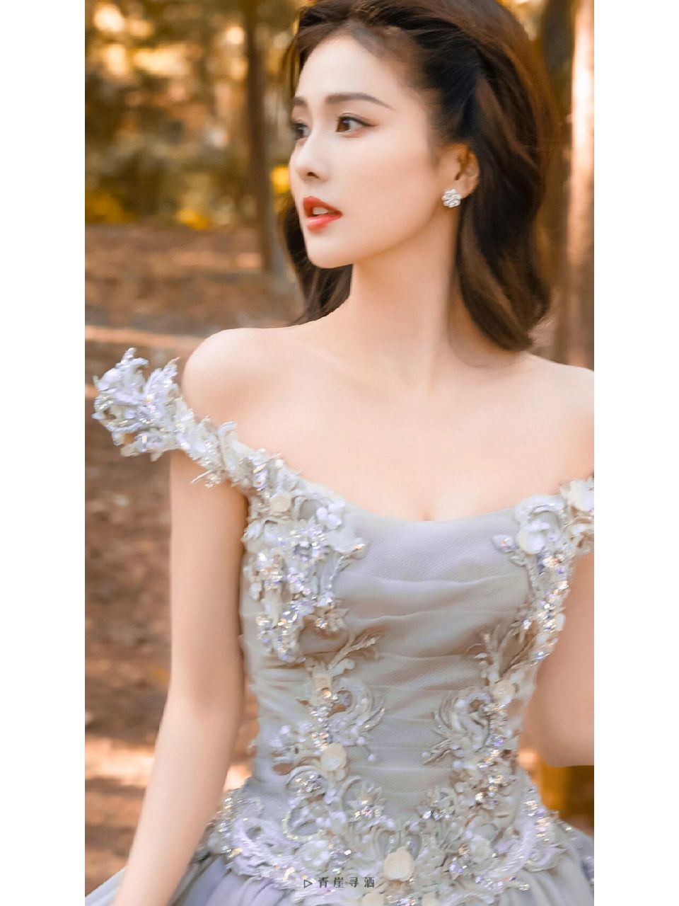 明星壁纸——白鹿    爱意随鹿起,风止意难平~很难不心动的壁纸哦