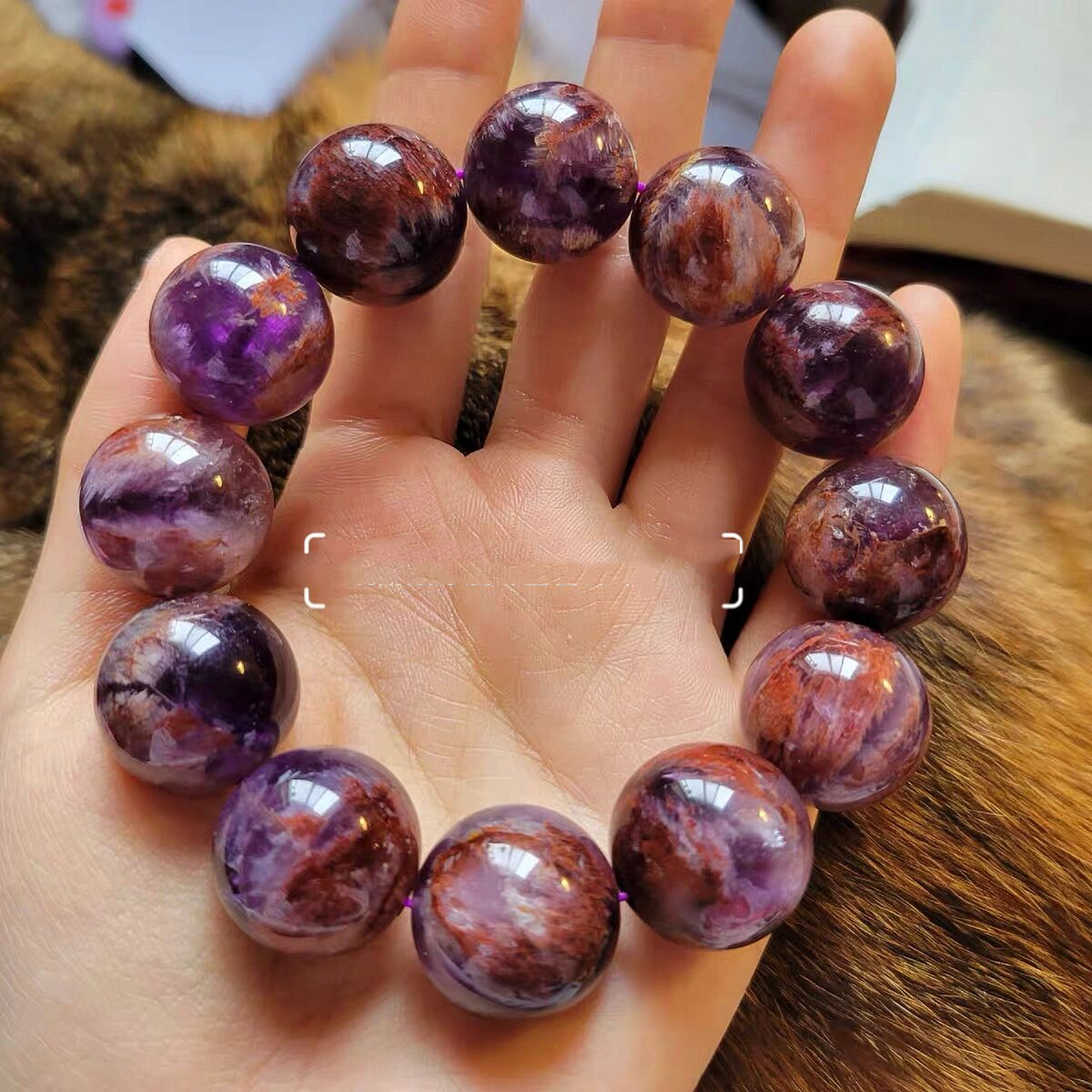 紫幽灵水晶90紫色系 油画感满满的 紫幽灵佛珠紫幽灵水晶以其带有铜