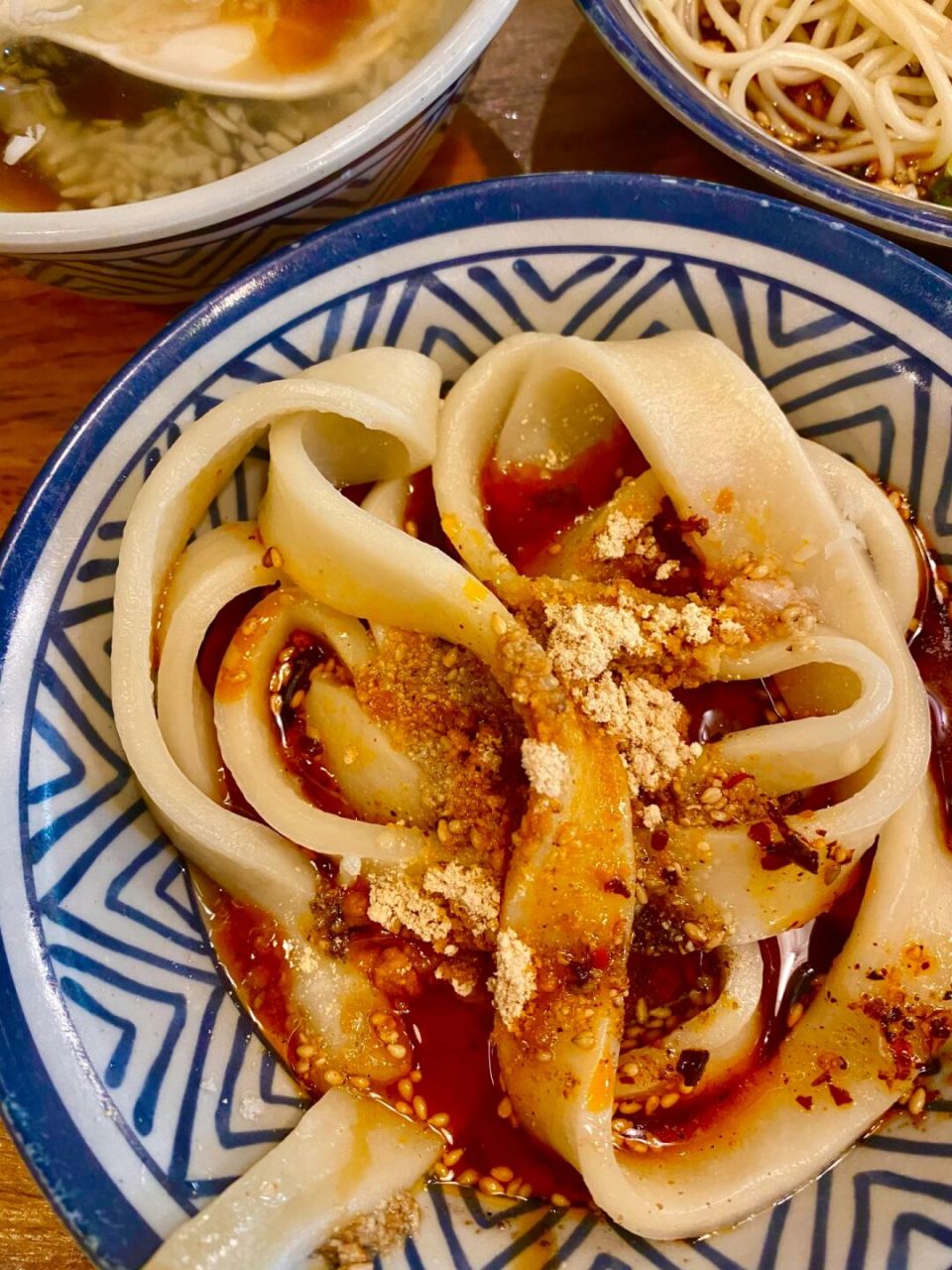 粗粗的面条裹上酱汁太绝了!#甜水面# #上海探店# #成都