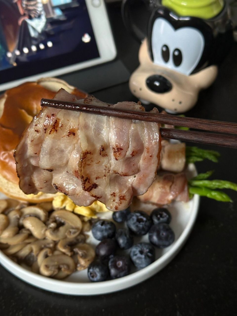 6015食材: 培根,贝果,炒蛋,芦笋,口蘑,蓝莓 	 培根07是我山姆