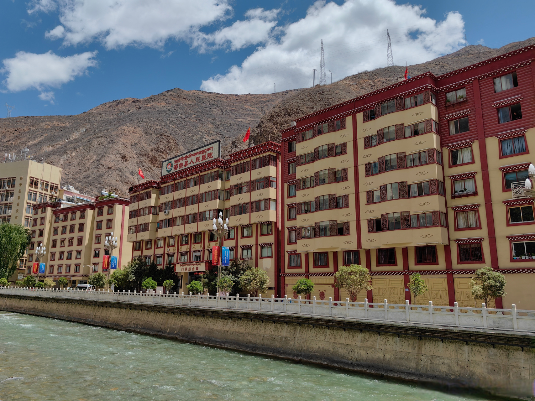 甘孜州##得荣县# 甘孜州得荣县人民医院两天的义诊帮扶学术交流活动