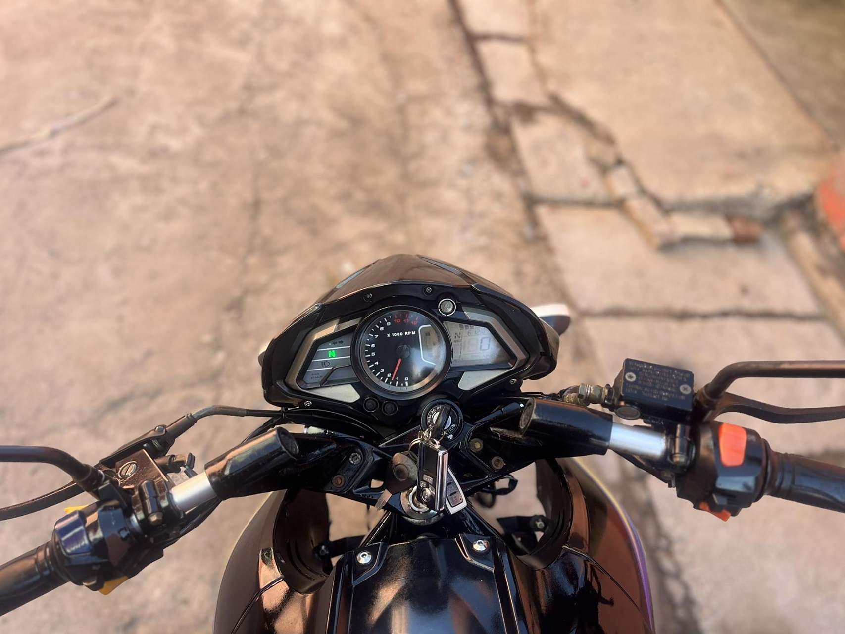 最新到货宝雕款大黄蜂250,牌证齐全必须过户!