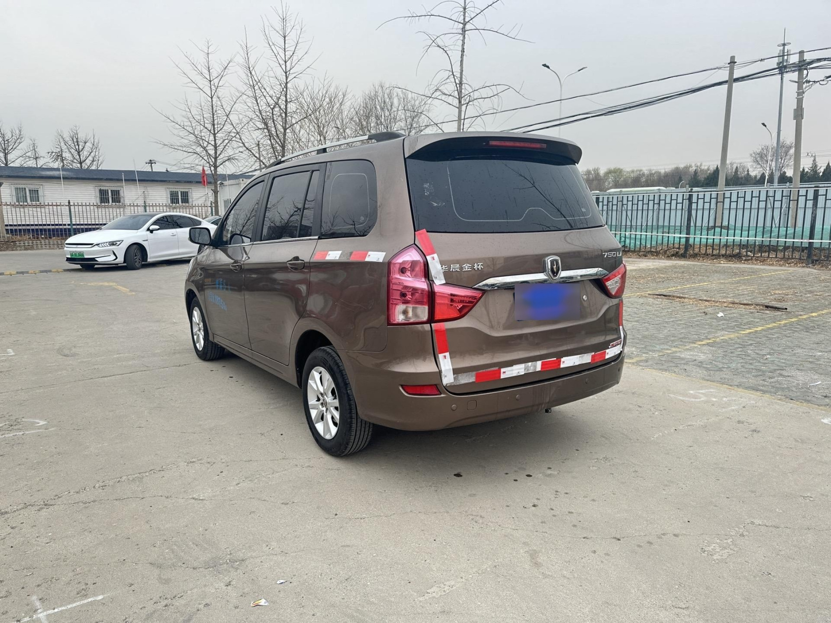 金杯750封闭式货车