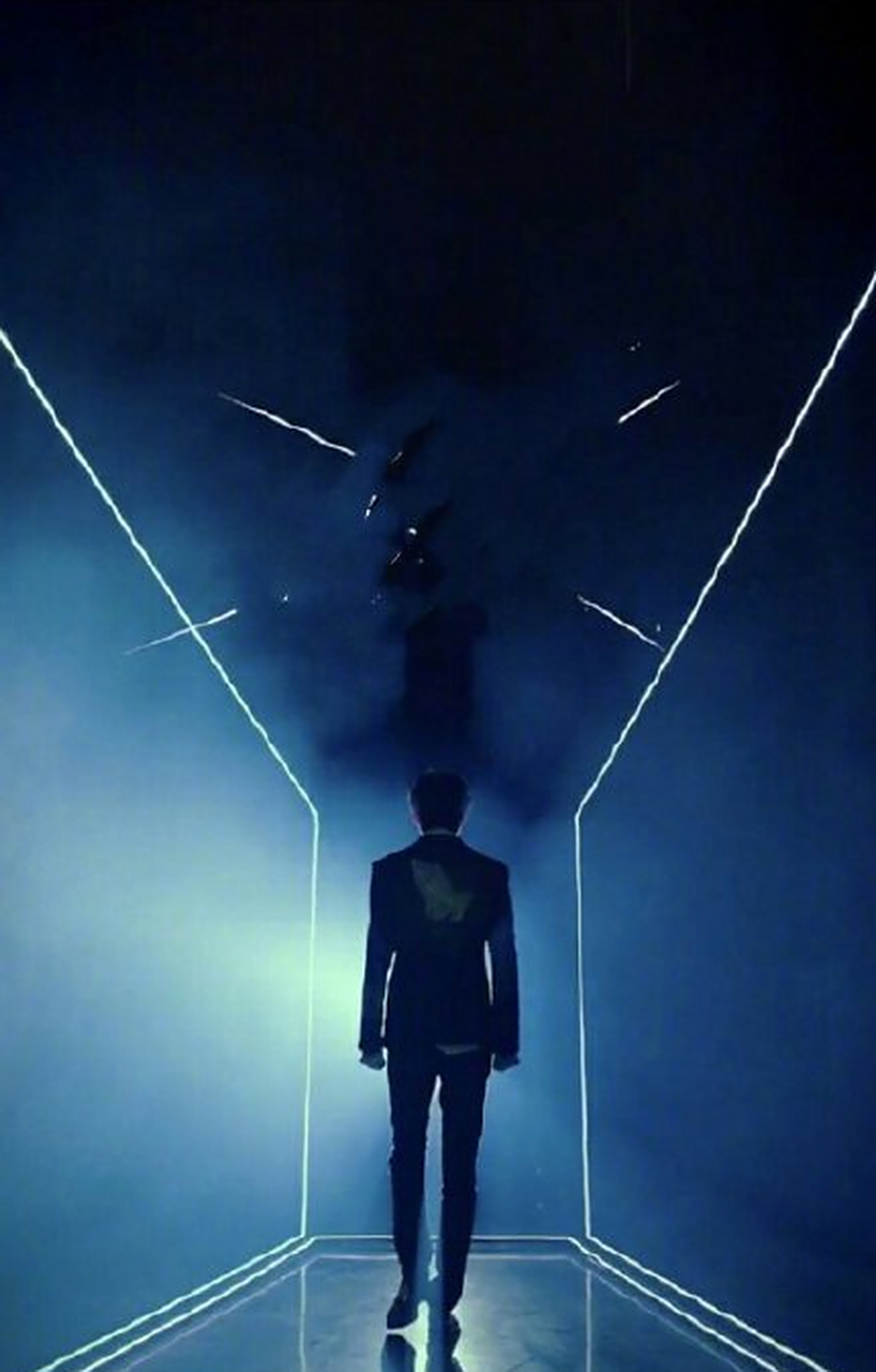 背影拍照大比拼#摩登兄弟刘宇宁背影杀~ 藏在人海里都能一眼认出来