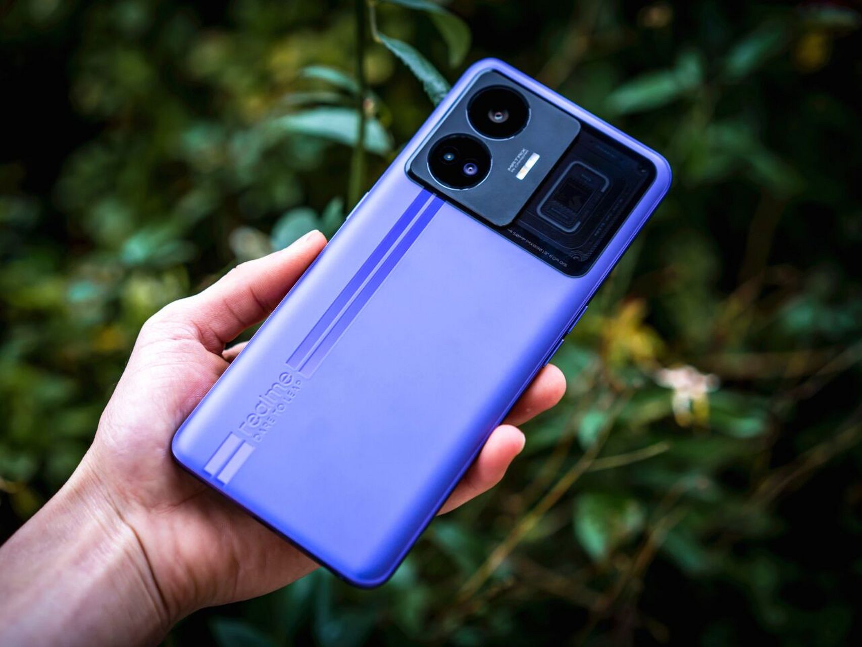 颜值与实力并存的真我 gt neo5 首先,光看真我gt neo5的颜值就能获得