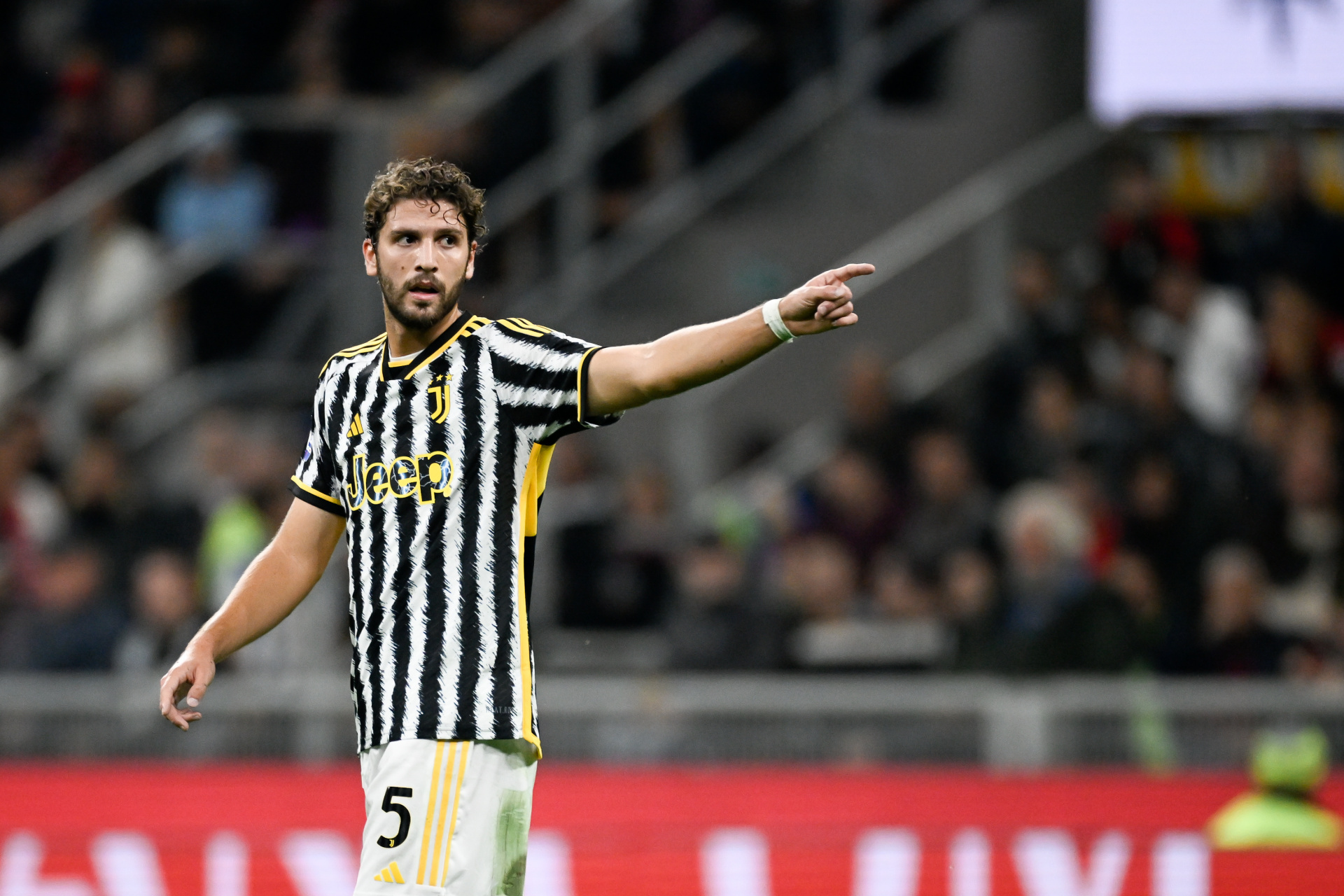 尤文官方公告# 我们在此宣布与曼努埃尔·洛卡特利续约至2028年.