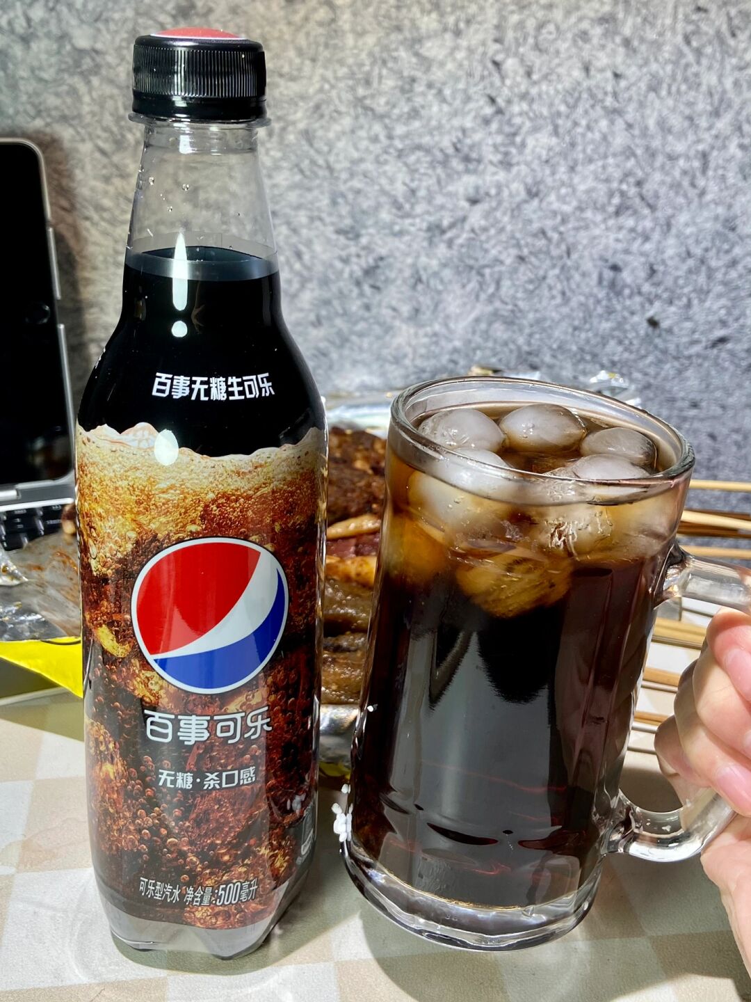 百事无糖生可乐吼吼喝! 百事新出的无糖生可乐,喝起来真的好爽哎!