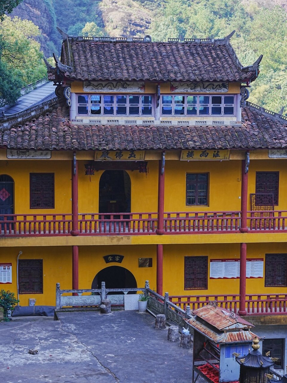 秋意起,走进美好的九峰禅寺  九峰禅寺,古朴宁静,让人沉浸其中.