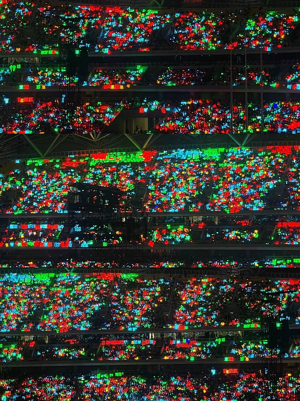 tfboys演唱会灯牌be like⬇️