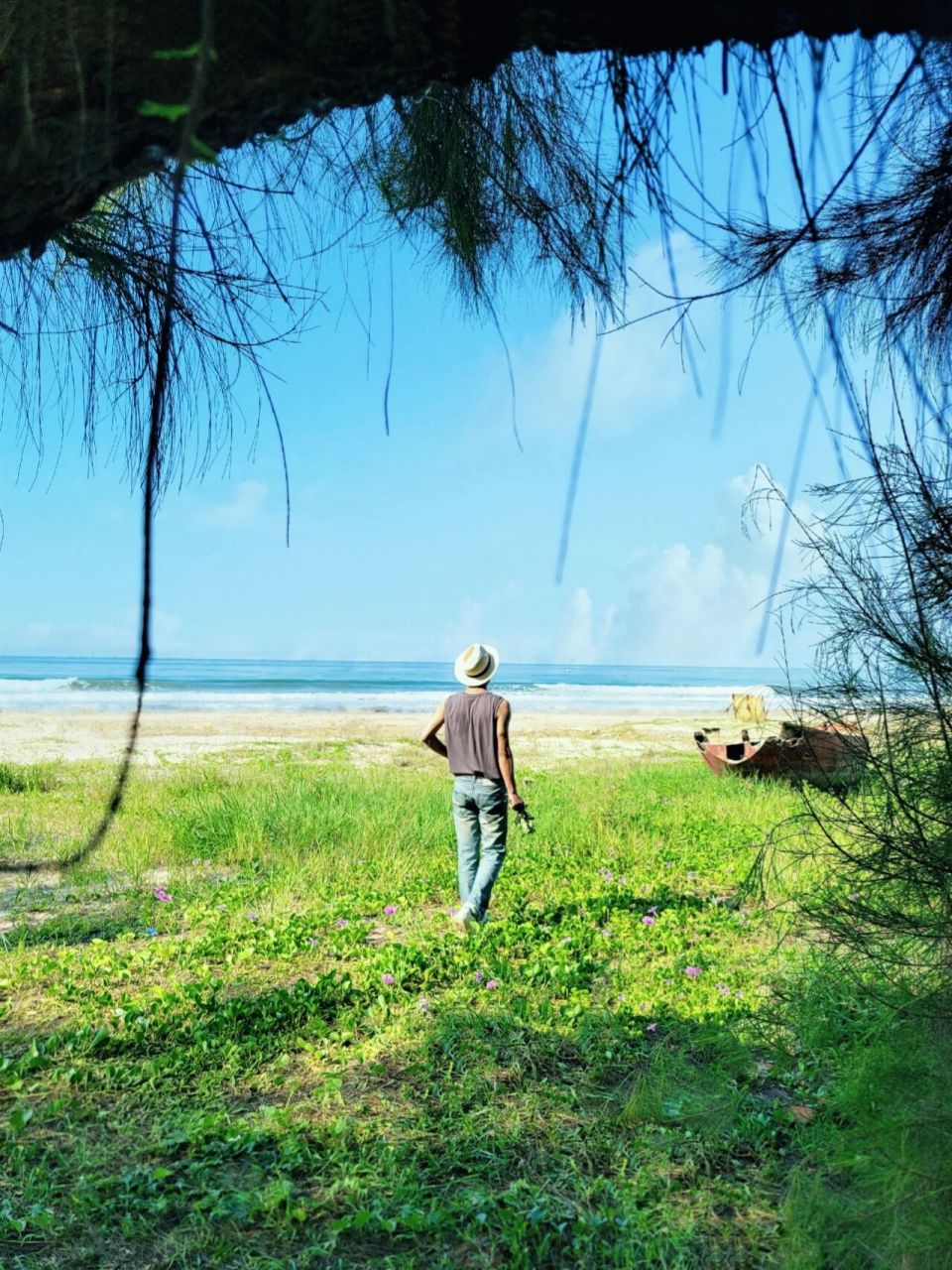 广东沙滩98阳西南山海旅游度假村77 南山海岸05 —— 孤独渔船