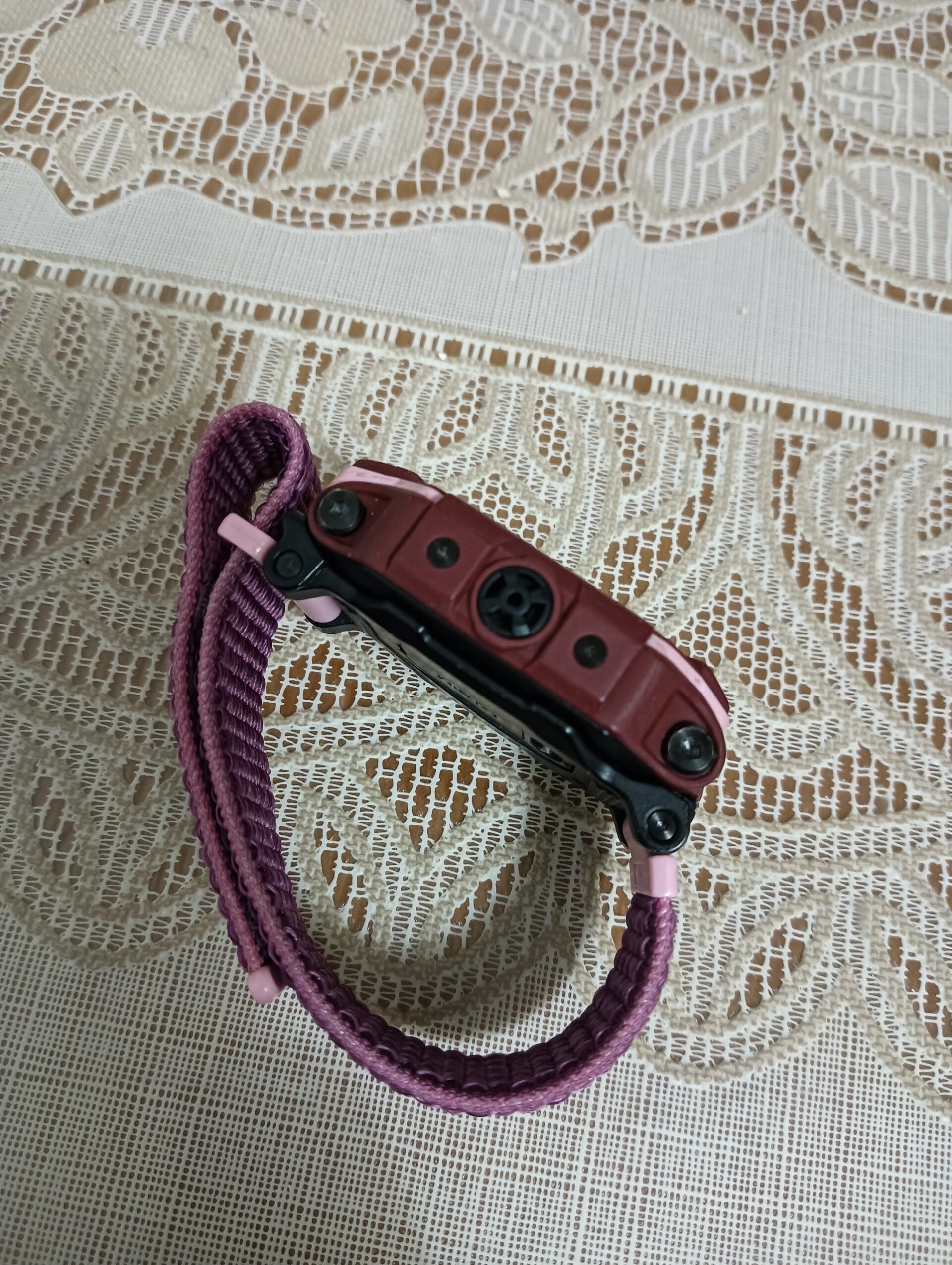 小天才电话手表z6巅峰,使用一切正常,自带nfc可刷公交地铁.现已解绑.