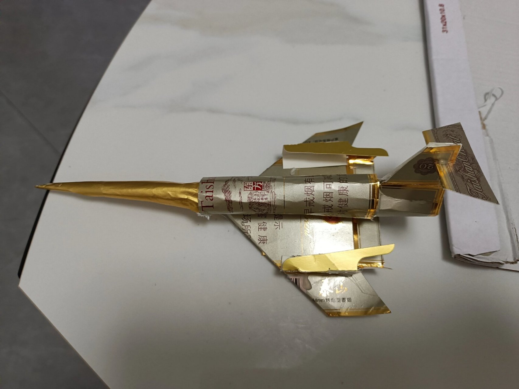 烟盒做飞机 终于是对老公的烟盒子下手了今天用烟盒做一个小飞机.