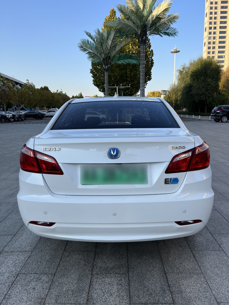 名牌29800最新到家17年长安逸动新能源,裸车15.