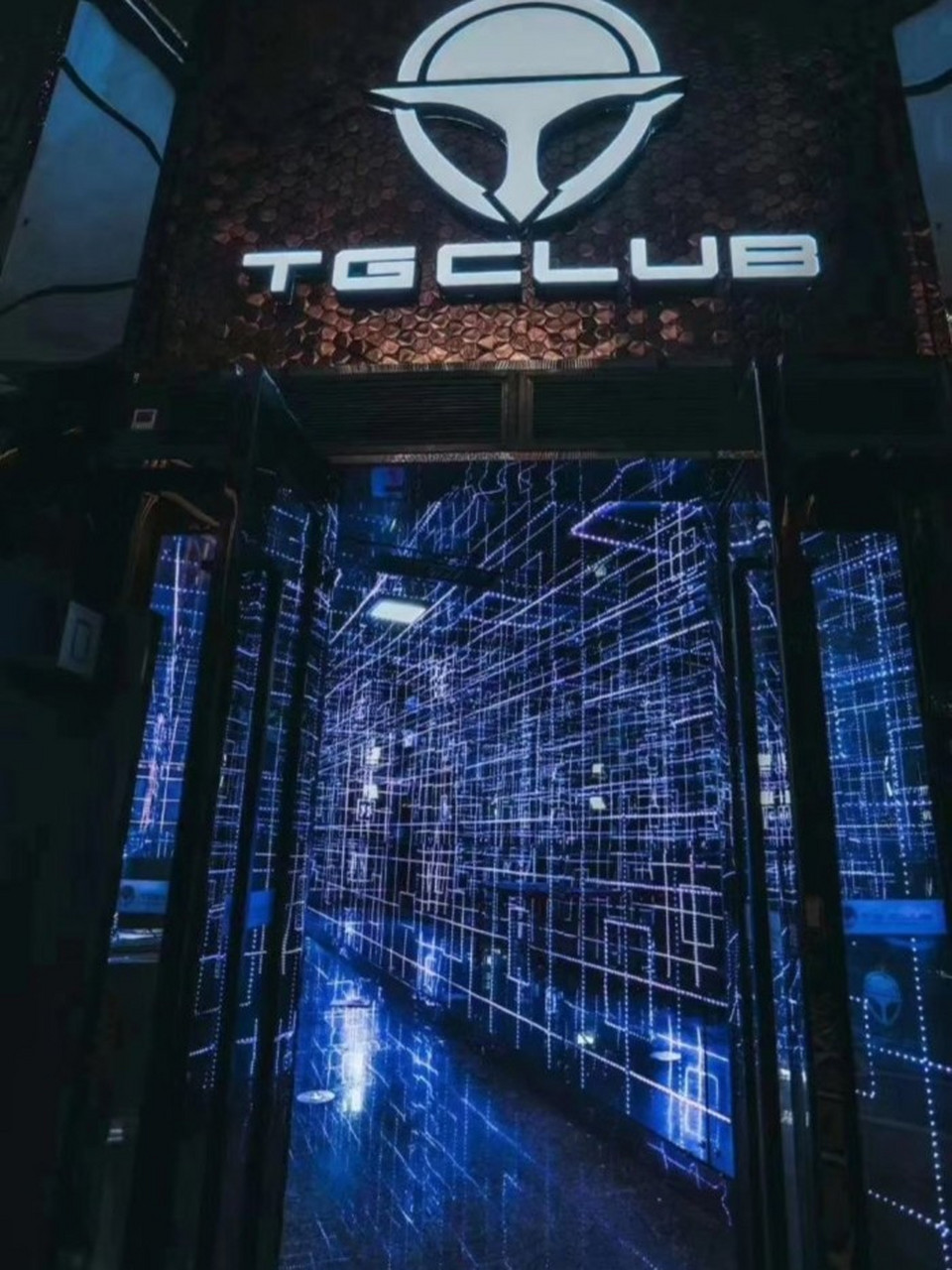 广州tg天宫酒吧最低消费卡座分布酒水单详解 最低消费标准: 灰色散台