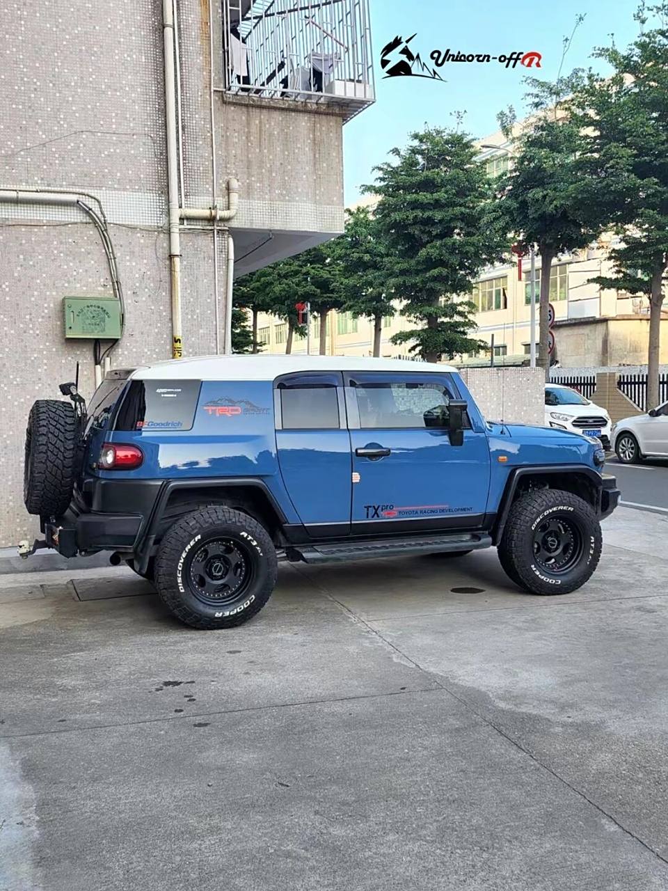 丰田fj酷路泽改装案例 广州车友回传 红番头trucker 17寸装车图片