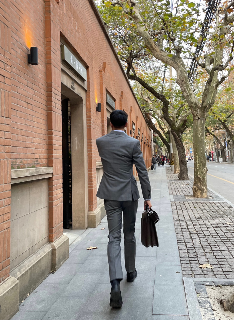 打工人背影 都在忙碌