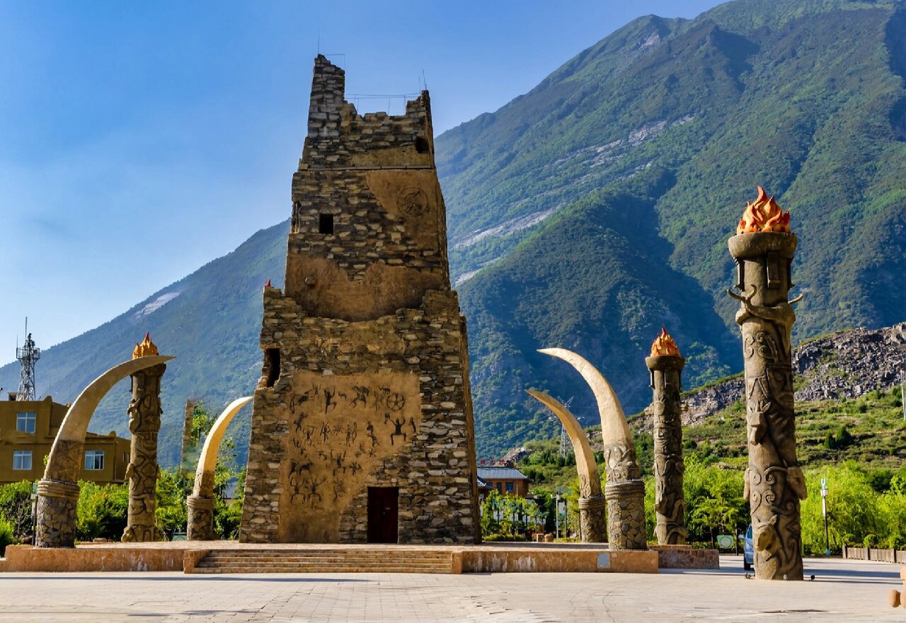 蚕陵重镇 据传说:蚕丛建立古蜀国(今茂县叠溪),名叫蚕丛都,而后黄帝的