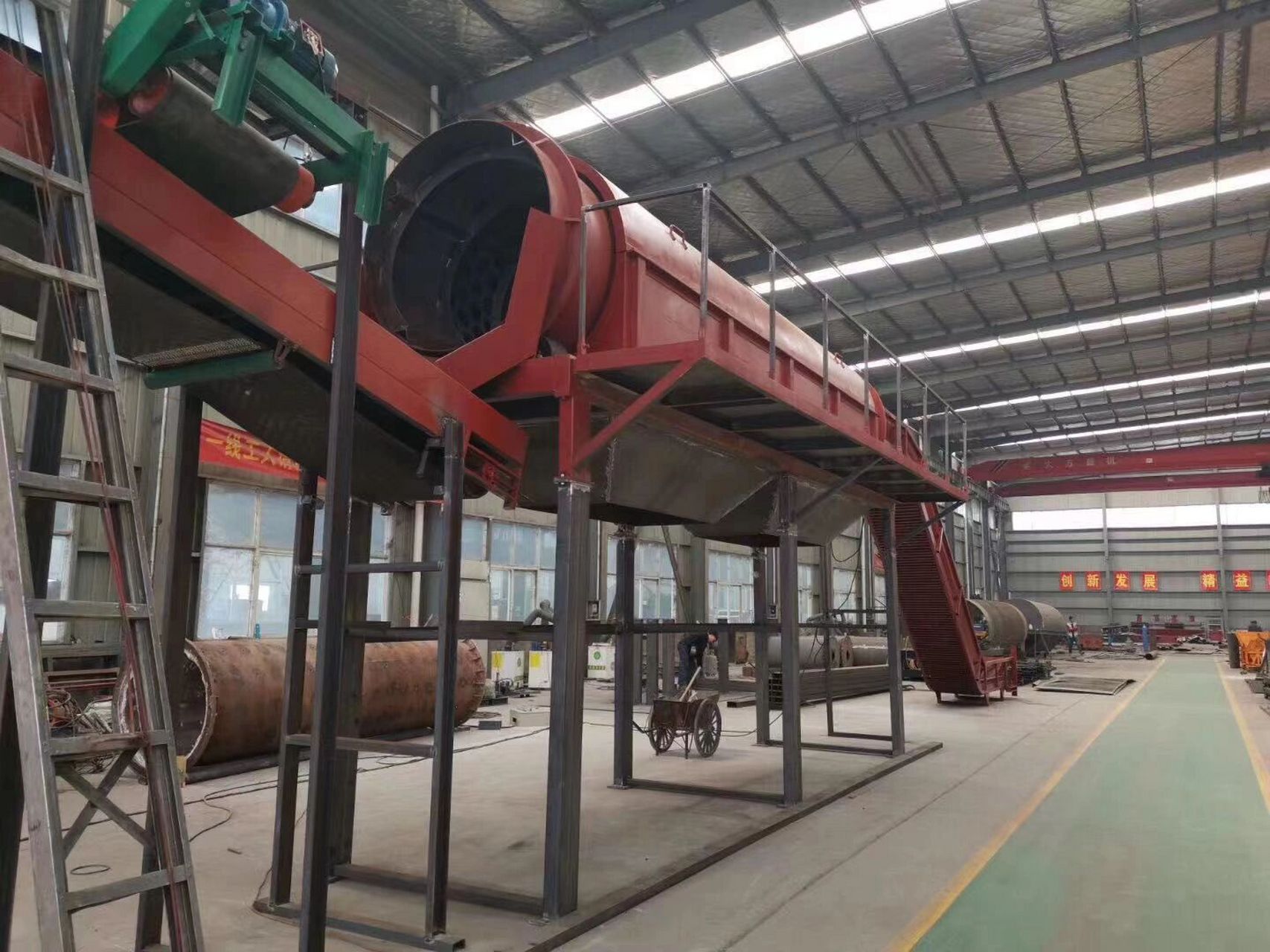 装修垃圾处理破碎筛分设备的优势有哪些?