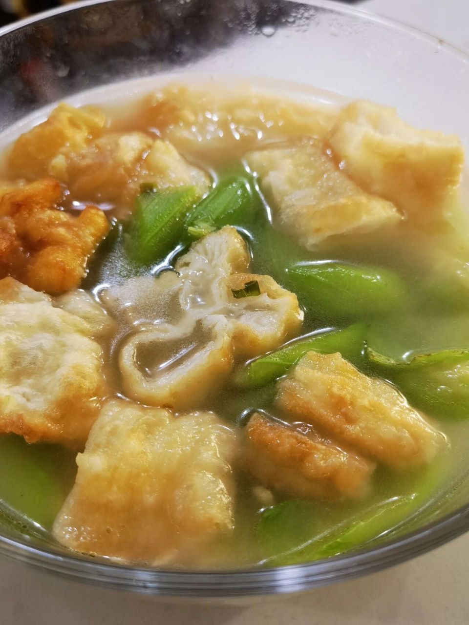春日清爽丝瓜油条汤 94食材: 丝瓜,油条 96佐料: 食用油,盐,鸡精