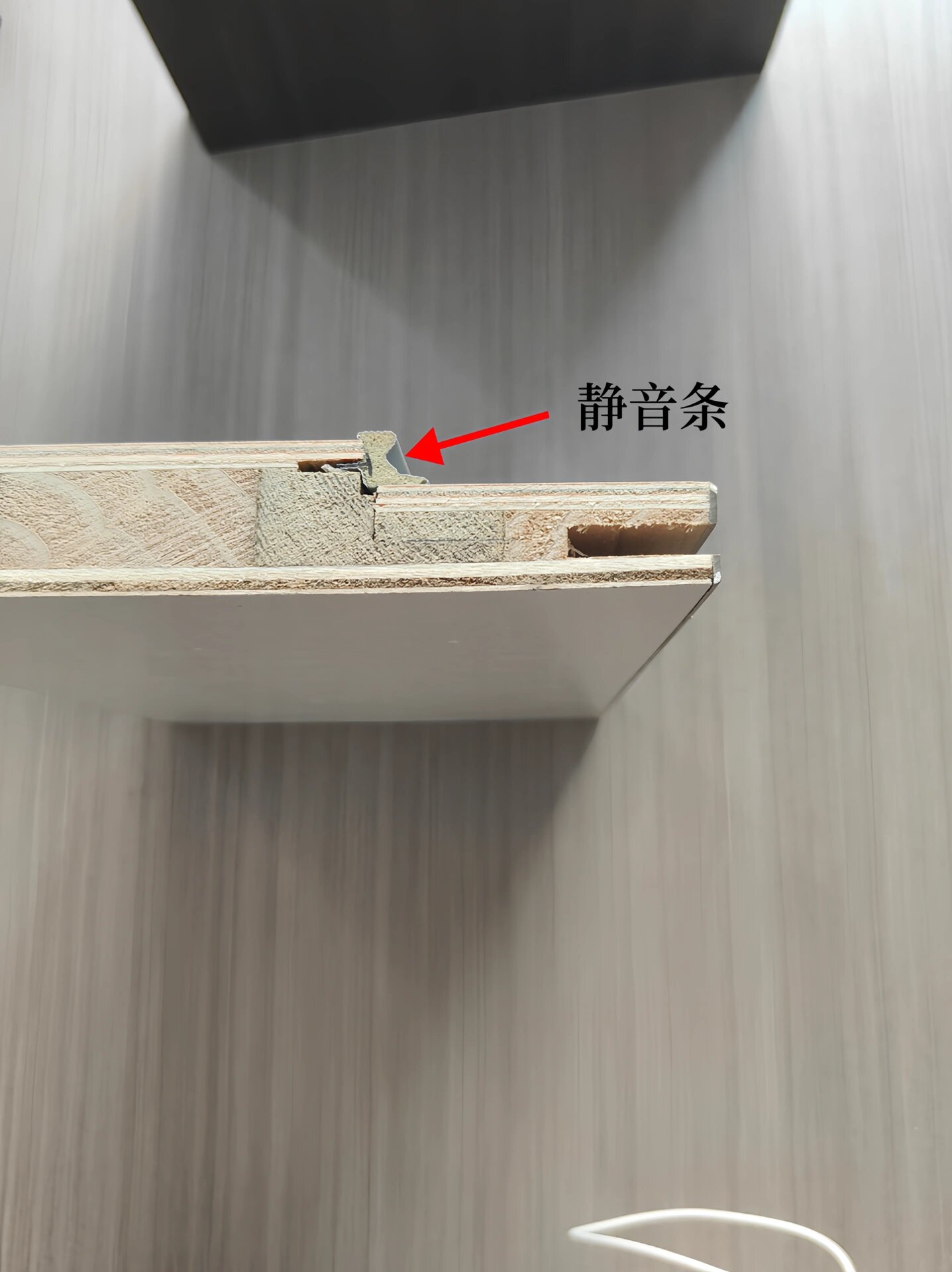 它都有哪些用处 木门静音条也称密封条,皮条,是安装在门套板中间卡槽