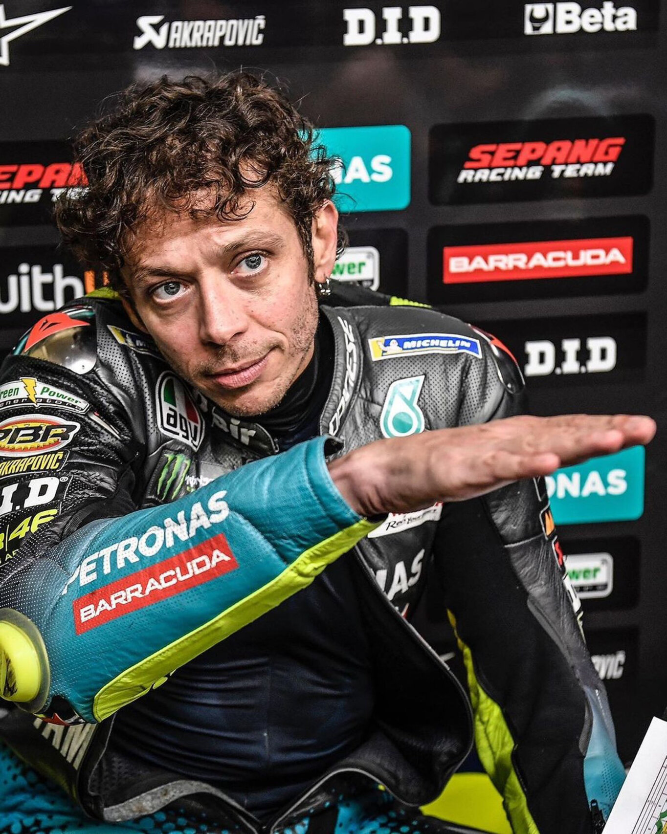 壁纸丨罗西,永远的神~ 大家最喜欢他哪款头盔呢