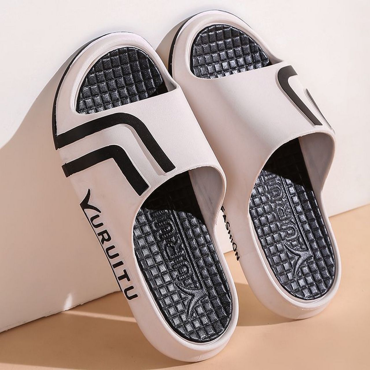 夏季爆款踩屎感男士拖鞋,14.9入!