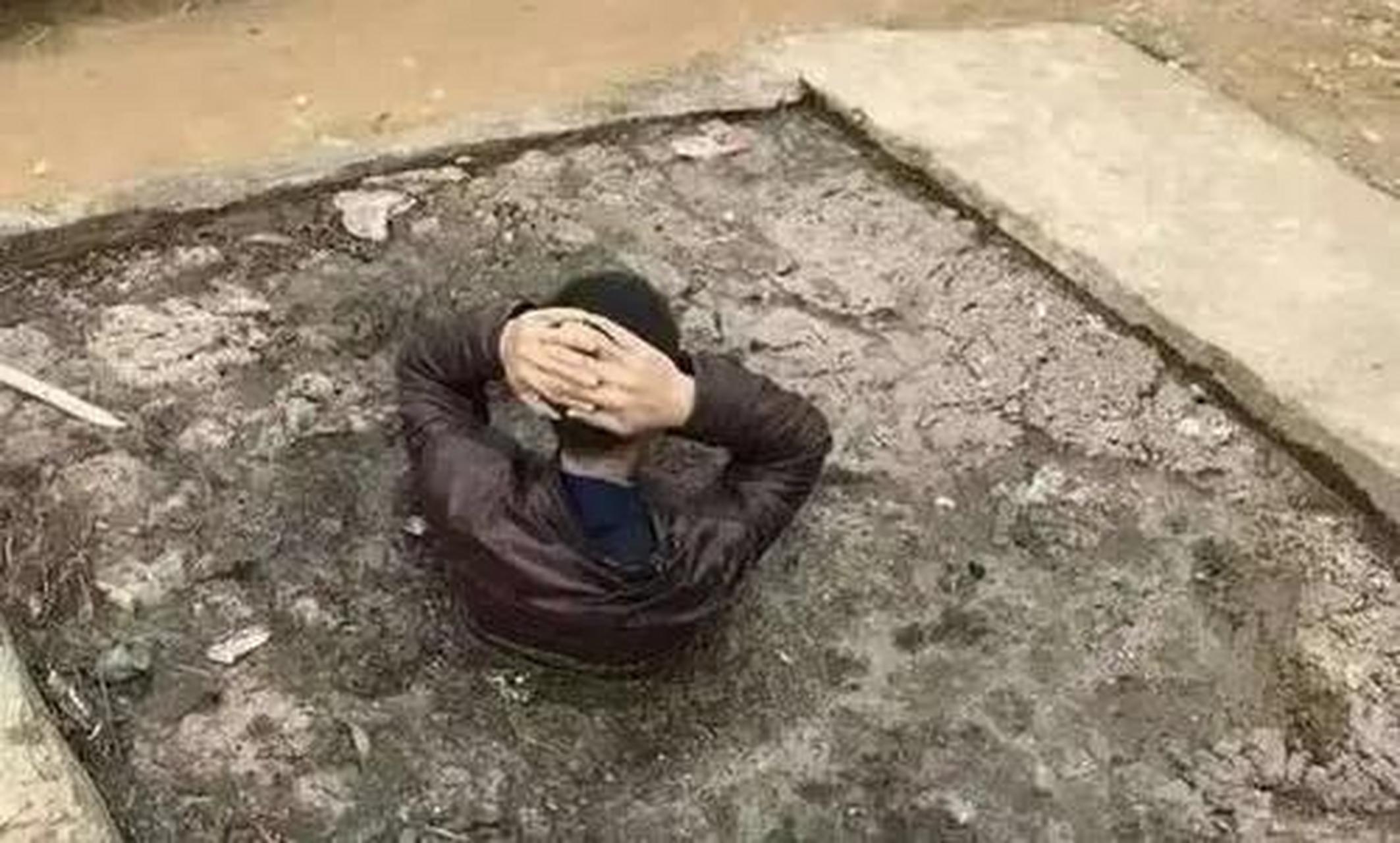 在80年代,发生了一起轰动全国的"粪坑案".