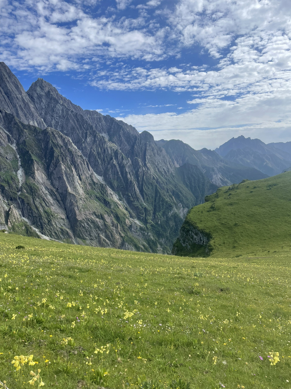 奇异飞来峰|九顶山太子城 长得像坟包的山体,拥有着神秘的传说,其攀爬