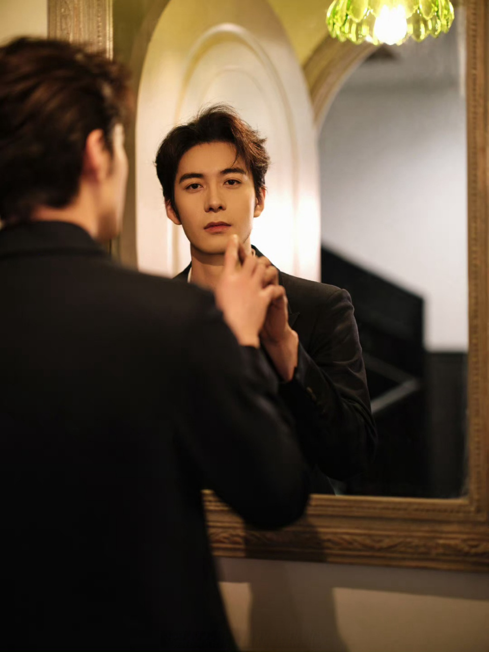 陈星旭你也有今天西装饭拍路透# 妈耶陈星旭西装饭拍路透来喽,咱臼乔