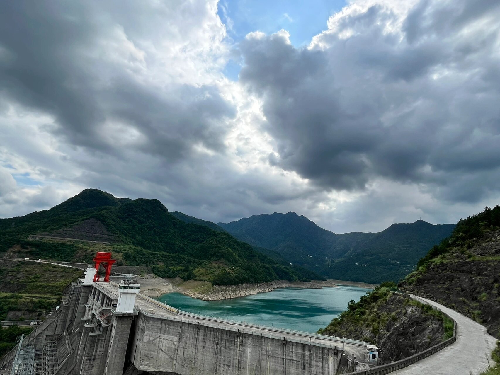 广元市三堆镇宝珠寺水电站 黑云压城城欲摧,甲光向日金麟开