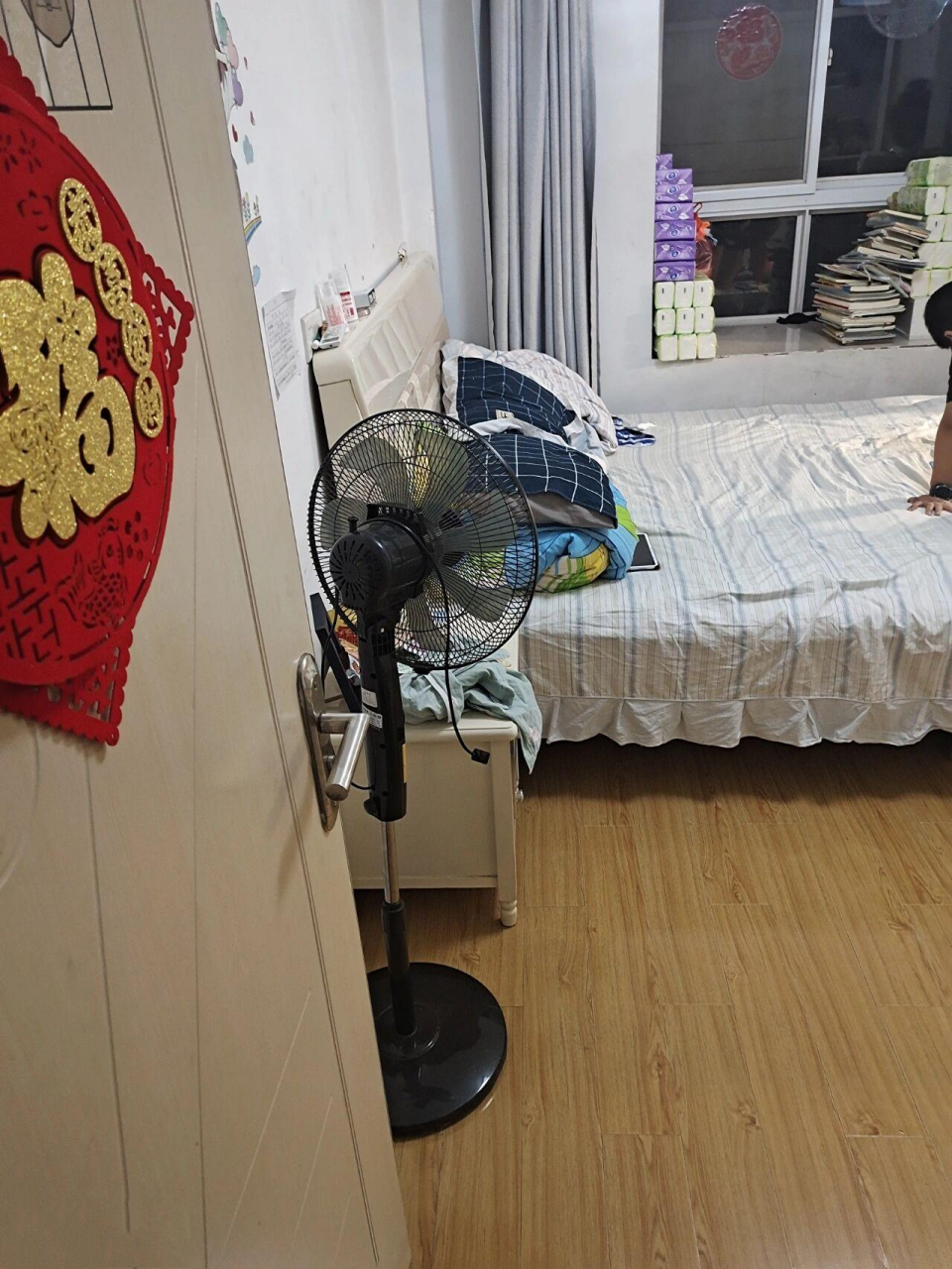 床头对着房门 好像听人说床头对着门不好,对人身体啊,财运啊有影响,问