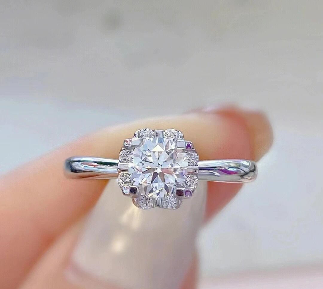 周大生钻戒 是谁!