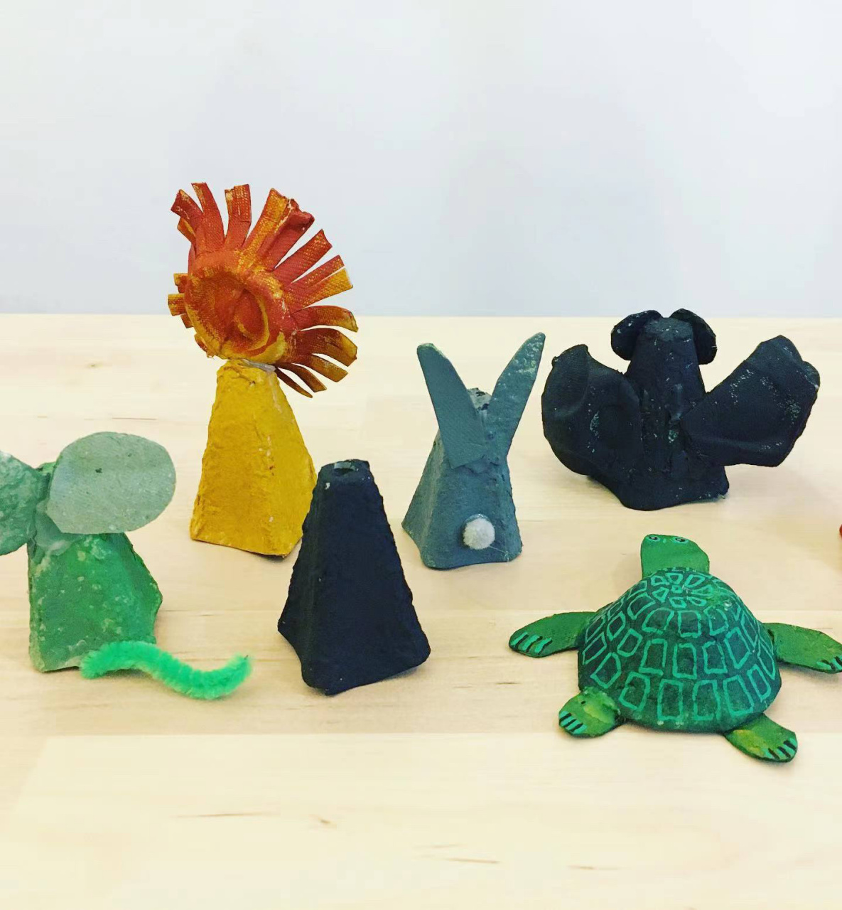 鸡蛋托做可爱小动物 鸡蛋托创意手工 用鸡蛋托做简单手工 各种可爱的