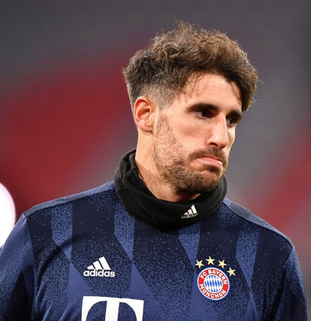 9215官方消息:北京时间1月29日,拜仁球员格雷茨卡,哈维·马丁内斯