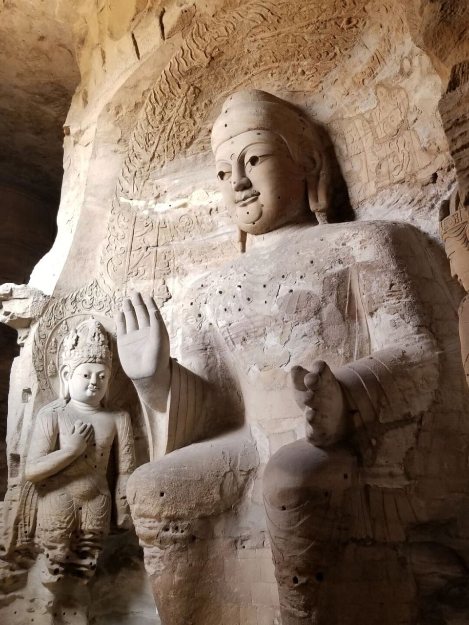 云冈石窟|云冈最大洞窟第三窟 云冈石窟按石窟形制,造像内容和样式的