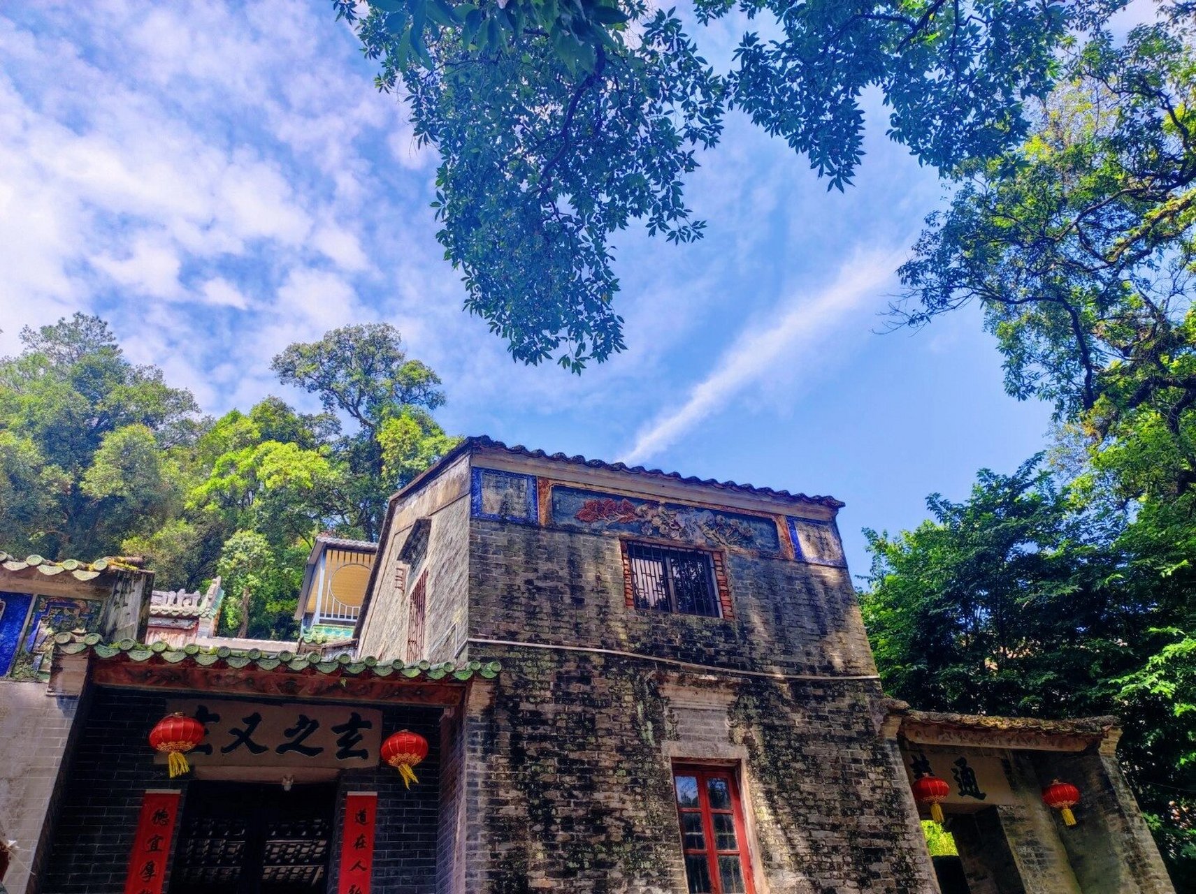 推荐一个周末旅游景点:广东清远飞霞山 飞霞山是广东八大名山之一