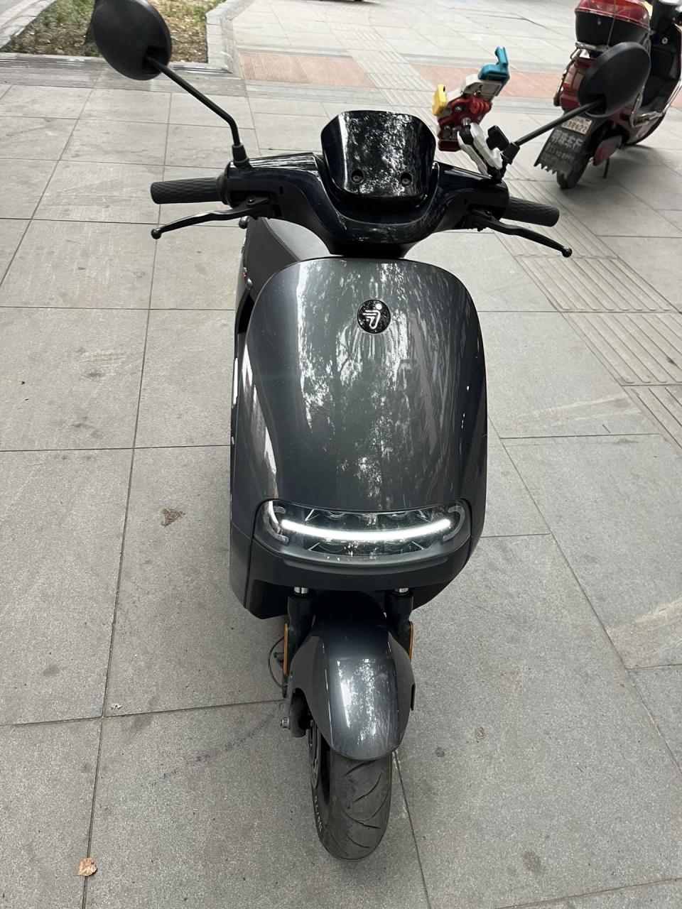 新到车辆.纯原双电九号e200p one换300p后减