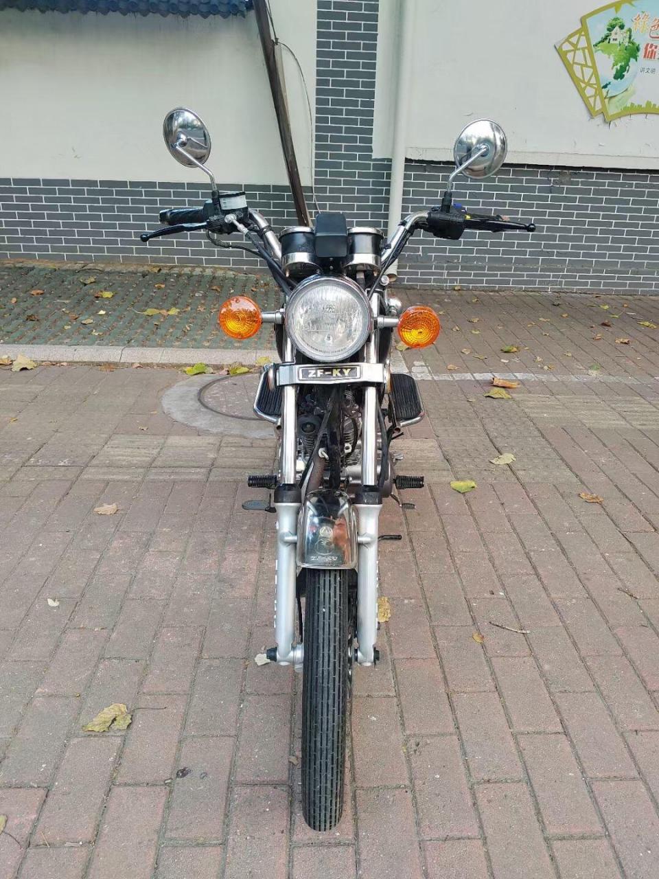 22年珠峰小太子125细节图新车办完五千多,现2800