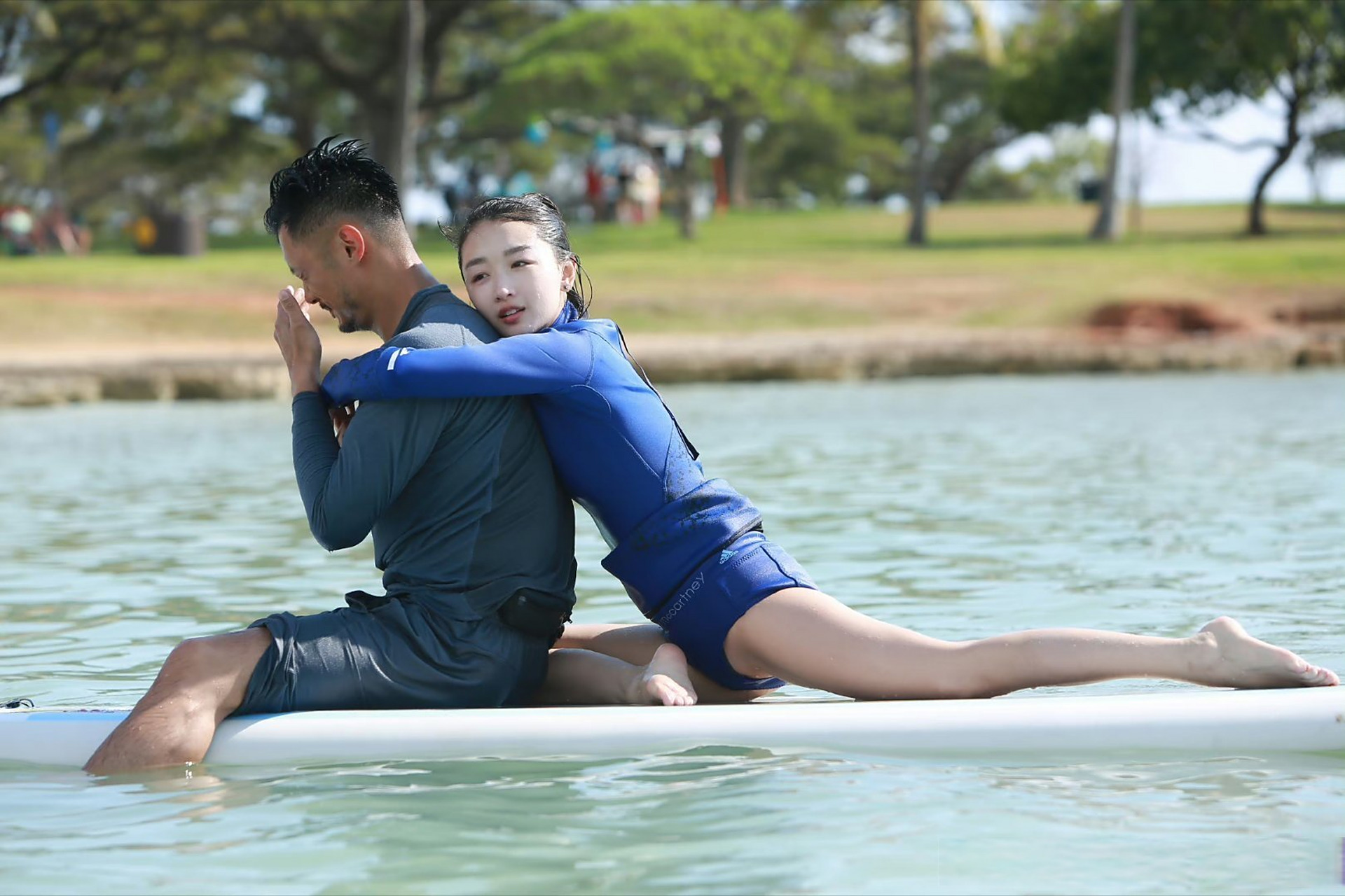 周冬雨# 和#余文乐# 这组照片应该好多人没看过吧!