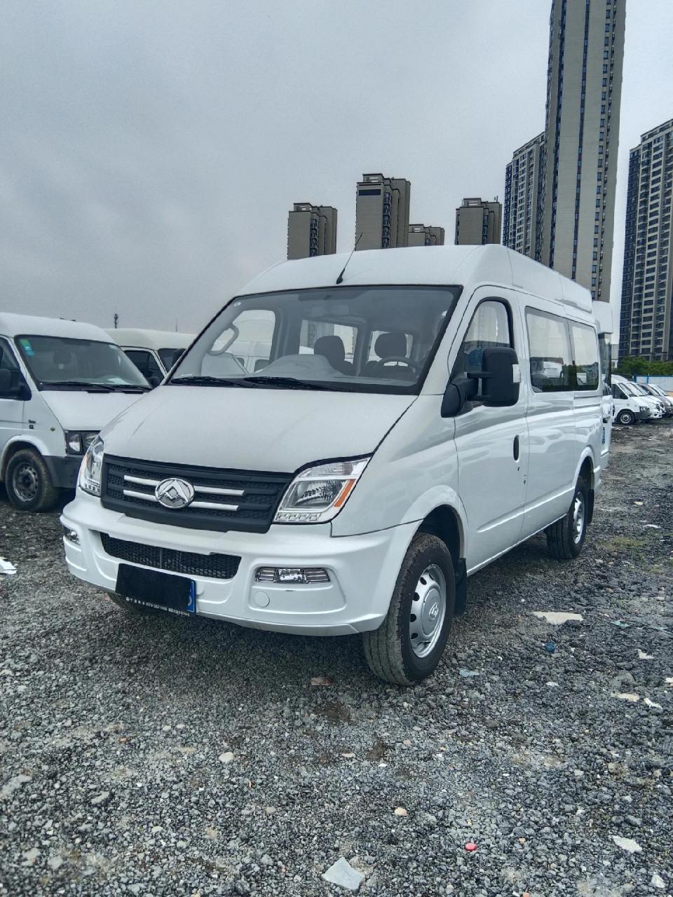 柴油面包车 新到上线22年9月份上牌,自动挡大通v80短轴中顶版本,全车